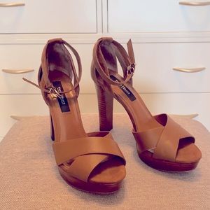 6.5 WHITE HOUSE BLACK MARKET